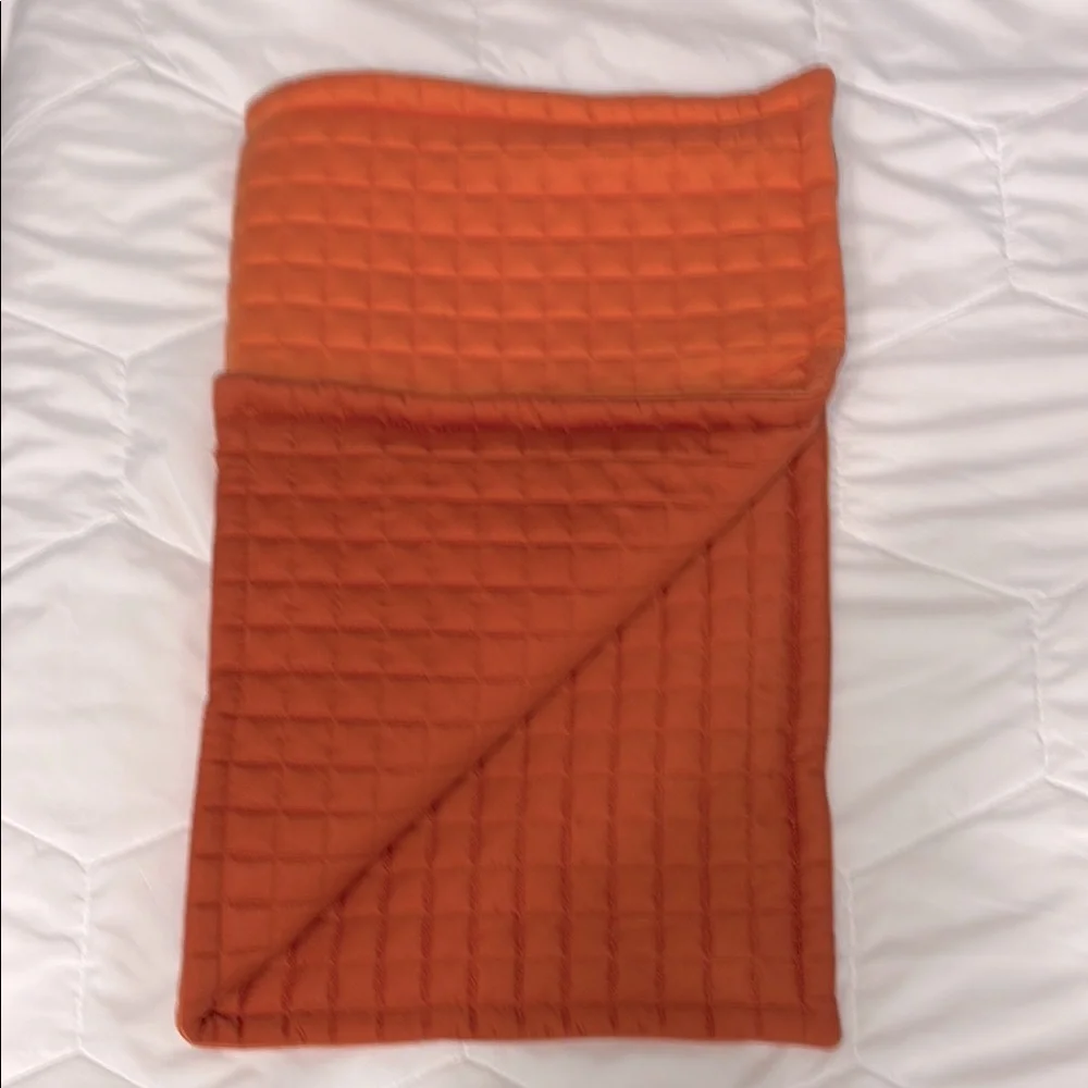 CRATE & BARREL Tangerine Two-toned Quilted (2) Standart Pillow Shams 20 X 26